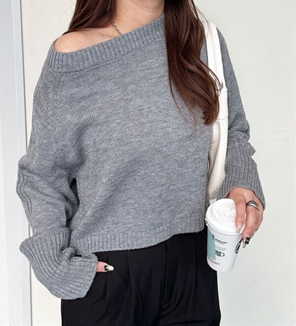 GeeRA（ジーラ）の「ショート丈オフショルニット（ニット・セーター）」｜グレー