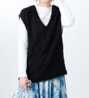 BELLUNA（ベルーナ）の「シャギー素材ベストアンサンブル（アンサンブル）」｜黒系