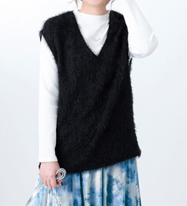 BELLUNA（ベルーナ）の「シャギー素材ベストアンサンブル（アンサンブル）」｜黒系