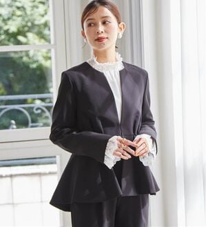 RANAN（ラナン）の「【２点セット】防シワ！ノーカラーペプラムパンツスーツ（パンツスーツ）」｜ブラック