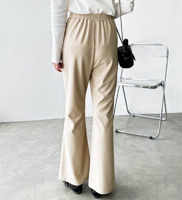 GeeRA（ジーラ）の「センターラインセミフレアカットパンツ（フルレングスパンツ）」｜詳細画像