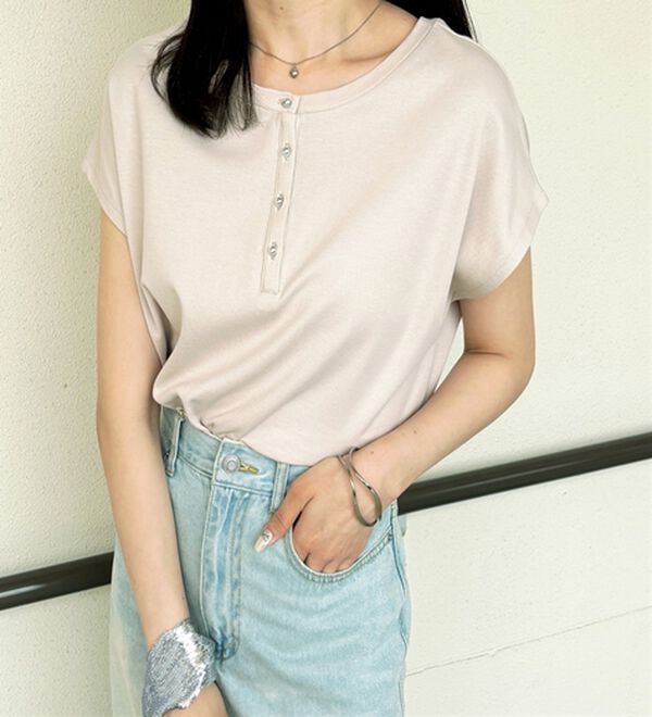 GeeRA（ジーラ）の「綿１００％前後２ＷＡＹシルケットフレンチスリーブカットソー（Tシャツ）」｜グレージュ