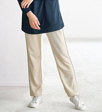 BELLUNA（ベルーナ）の「＜ＥＬＬＥ　Ａｃｔｉｖｅ＞配色ラインジャージパンツ（その他パンツ）」