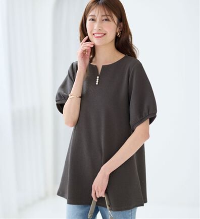 alotta（アロッタ）の「柔らかエンボス素材パール調ボタンチュニック（チュニック）」