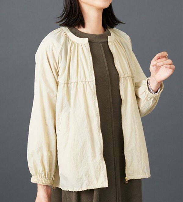 BELLUNA（ベルーナ）の「シアー素材ギャザーデザインブルゾン（ブルゾン）」｜詳細画像