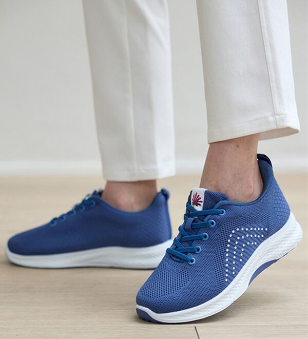 BELLUNA（ベルーナ）の「手を使わずに履けるニットスニーカー（スニーカー）」｜詳細画像