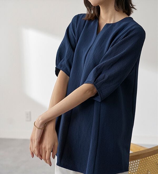 BELLUNA（ベルーナ）の「スッキリ見せ！ポコポコ素材プルオーバー（ブラウス）」｜詳細画像