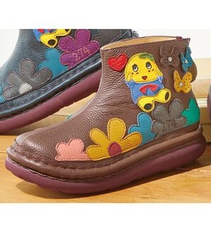 BELLUNA（ベルーナ）の「＜ふなっしー&times;エスタシオン＞幅広牛革お花畑ブーツ（ブーツ）」｜ブラウン