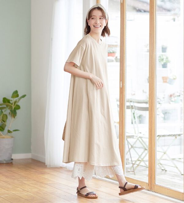 Viola e Viola（ヴィオラ エ ヴィオラ）の「【ＵＶカット＆汗ジミ防止】カットソーロングフレアーワンピース（カットソーワンピース）」｜エクリュ