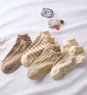 LAVIENNE（ラヴィエンヌ）の「【４足組】かかとフィットスニーカー丈ソックス（靴下・ストッキング）」｜ナチュラル系