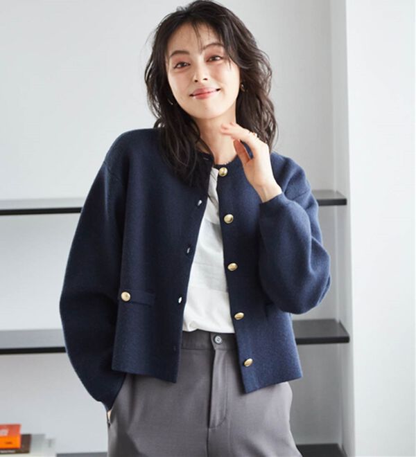 RANAN（ラナン）の「【4つの機能付き】洗える！ゴールド調ボタンニットカーディガン（ニットカーディガン）」｜ネイビー