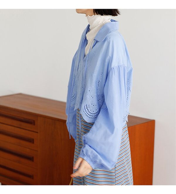 GeeRA（ジーラ）の「刺しゅうデザインショート丈ブラウス（ブラウス）」｜詳細画像