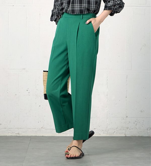 BELLUNA（ベルーナ）の「サラリ美脚見え！タック使いワイドパンツ（ワイドパンツ・ガウチョ）」｜グリーン