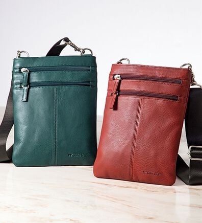 「＜ゴールデンベア＞イタリアンレザー薄マチショルダー（その他メンズバッグ）」