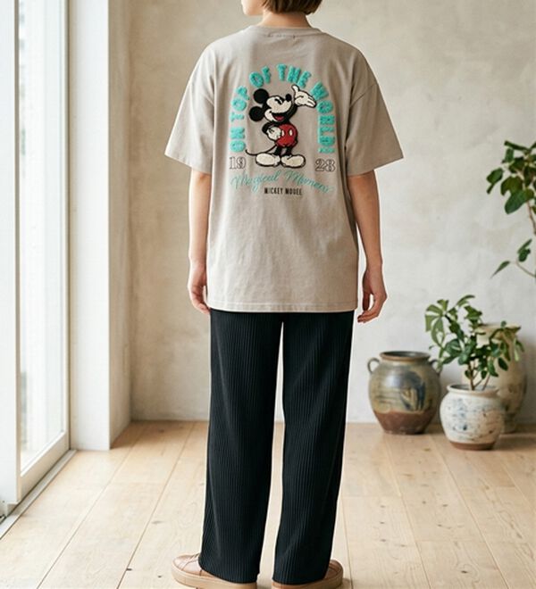 BELLUNA（ベルーナ）の「＜Ｄｉｓｎｅｙ＞【ミッキー】バックサガラ刺しゅうワイドシルエットＴシャツ（Tシャツ）」｜詳細画像