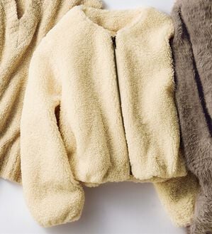 VINNO（ヴィノ）の「ノーカラーテディボアショートブルゾン（ショートコート）」｜アイボリー