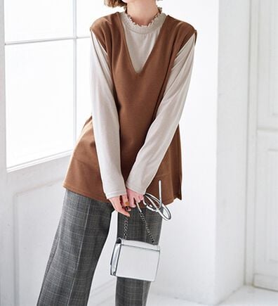 BELLUNA（ベルーナ）の「シャーリング衿ベストアンサンブル（アンサンブル）」