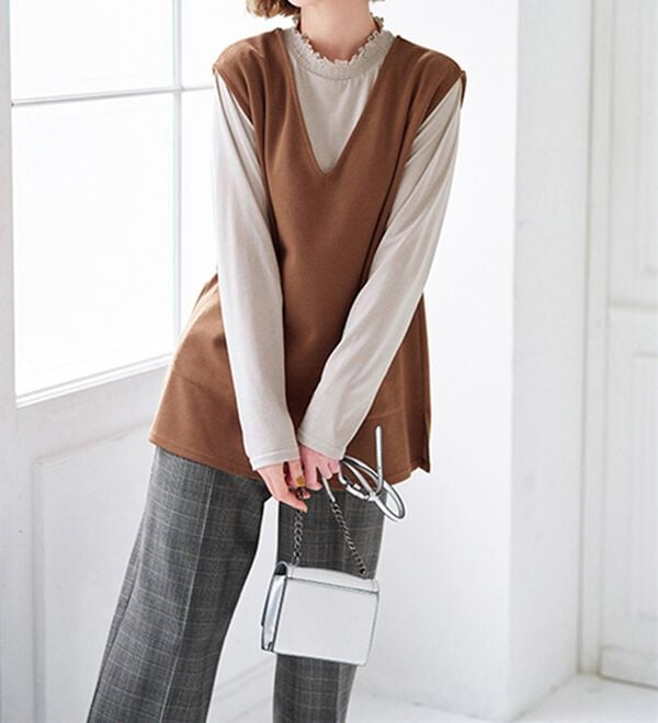 BELLUNA（ベルーナ）の「シャーリング衿ベストアンサンブル（アンサンブル）」｜テラコッタ&times;ベージュ