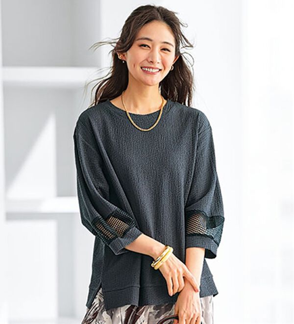 BELLUNA（ベルーナ）の「ジャカード素材袖メッシュレースプルオーバー（カットソー）」｜チャコール