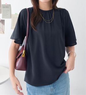 alotta（アロッタ）の「【接触冷感】前後２ＷＡＹギャザーブラウス（半袖）（ブラウス）」｜ネイビー