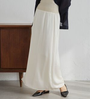 RANAN（ラナン）の「エンボスサテンナロースカート（ロングスカート）」｜アイボリー