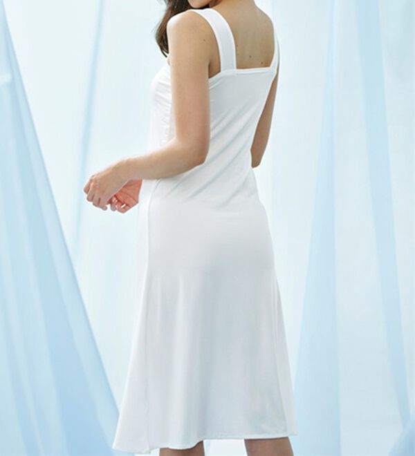 YU'NOW（ユナウ）の「ヒンヤリ冷感！【制菌】ブラ紐隠しのインナーワンピース（スリップ・ペチコート）」｜詳細画像