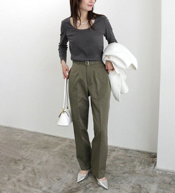 Pierrot（ピエロ）の「【ネックが選べる】テレコリブカットソー（カットソー）」｜詳細画像