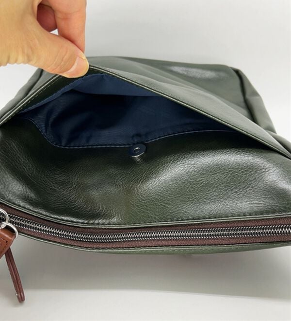 「＜クロコダイル＞トリプルファスナーショルダー（メンズショルダーバッグ）」｜詳細画像