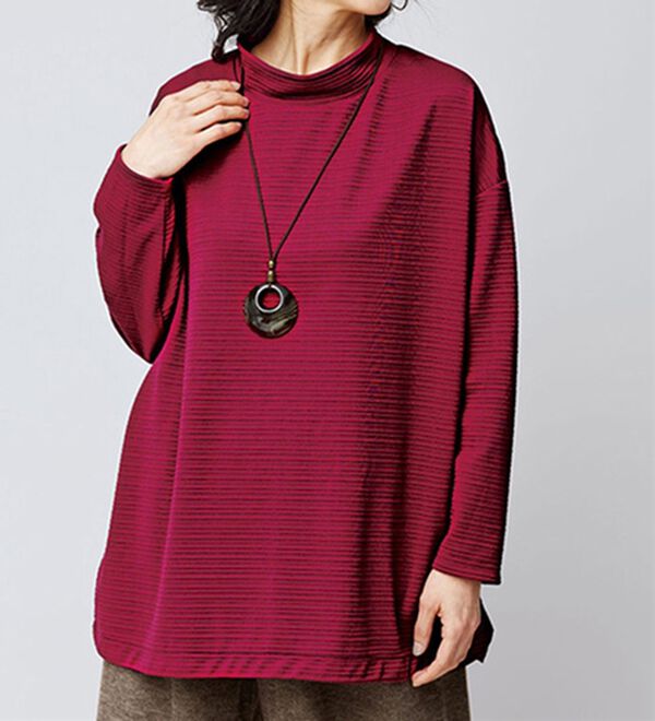 BELLUNA（ベルーナ）の「リップル素材裾ラウンドプルオーバー（カットソー）」｜赤