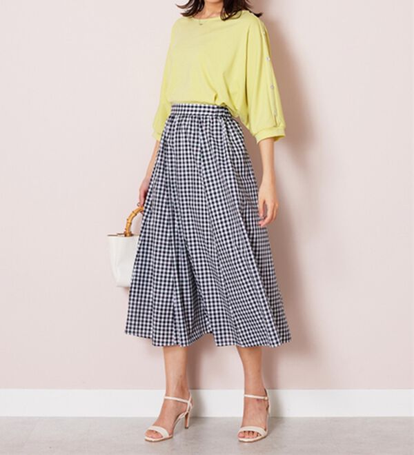 BELLUNA（ベルーナ）の「ラメ調肩ボタンデザインプルオーバー（カットソー）」｜詳細画像