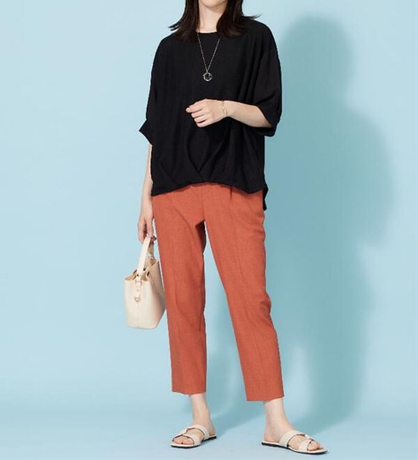 BELLUNA（ベルーナ）の「【新色追加】&ldquo;2点セット&rdquo;ネックレス付！異素材裾タックプルオーバー（カットソー）」｜詳細画像