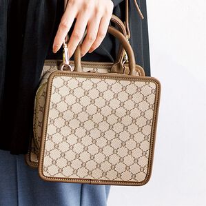 GeeRA（ジーラ）の「スクエア２ＷＡＹミニボストン（ボストンバッグ）」｜ベージュ系