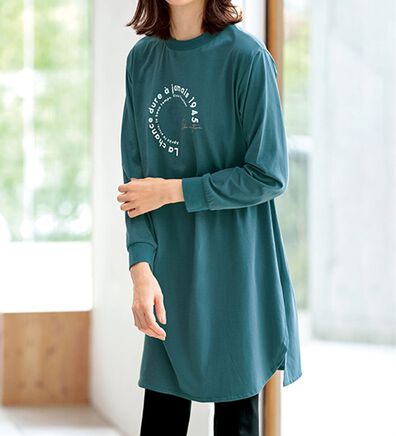 BELLUNA（ベルーナ）の「＜ＥＬＬＥ　Ａｃｔｉｖｅ＞サラリ快適ロゴチュニックワンピース（チュニックワンピース）」