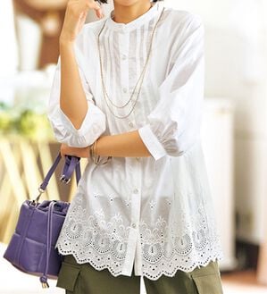 BELLUNA（ベルーナ）の「裾スカラップ刺しゅうシャツブラウス（ブラウス）」｜オフ白