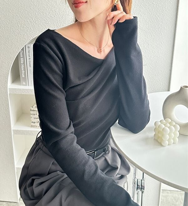 GeeRA（ジーラ）の「ドレープデザインカットソー（カットソー）」｜詳細画像