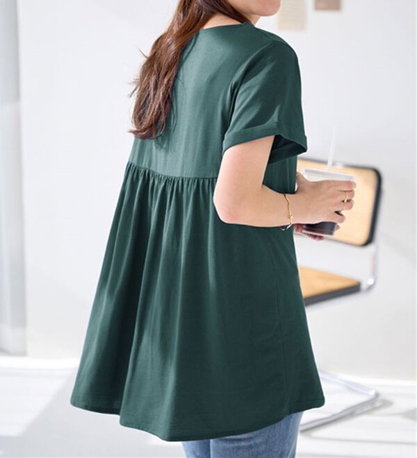 Viola e Viola（ヴィオラ エ ヴィオラ）の「すっきり魅せ切替Ａラインチュニック（チュニック）」｜グリーン