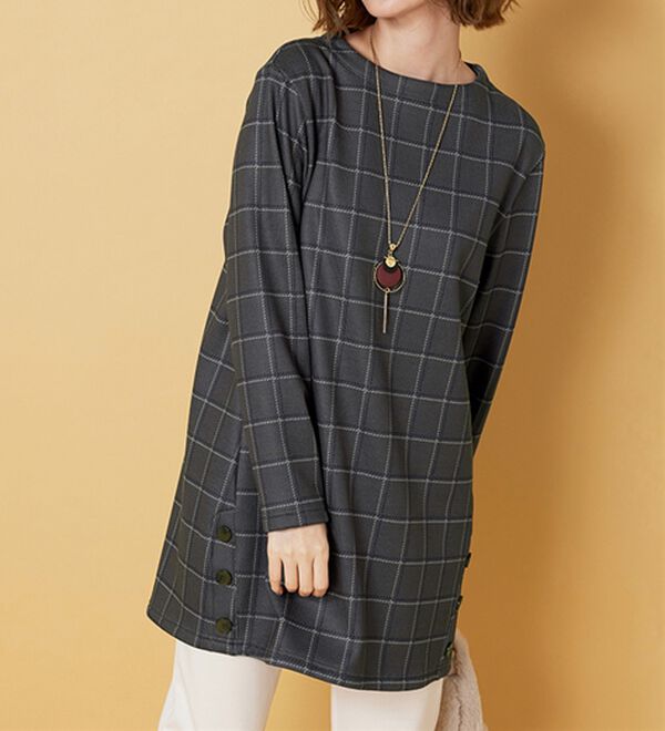 BELLUNA（ベルーナ）の「裏ベロアサイドボタン使いチュニック（チュニック）」｜詳細画像