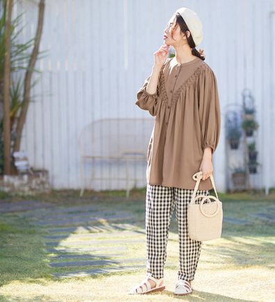 Viola e Viola（ヴィオラ エ ヴィオラ）の「Ｖ切替ピンタックアレンジブラウス（ブラウス）」