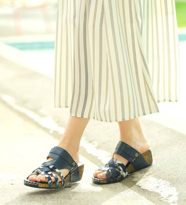 BELLUNA（ベルーナ）の「【３Ｅ／４Ｅ選べる】フットベットウェッジサンダル（サンダル・ミュール）」｜詳細画像