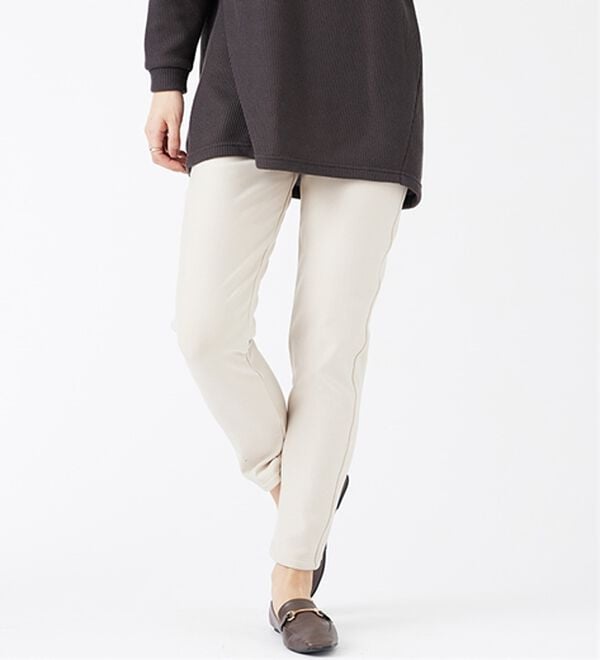 BELLUNA（ベルーナ）の「マシュマロみたいな裏ベロアなめらかストレッチパンツ（フルレングスパンツ）」｜アイボリー