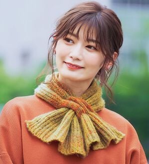「通すだけ！華やかニットマフラー（ストール・スカーフ・マフラー）」｜マスタード