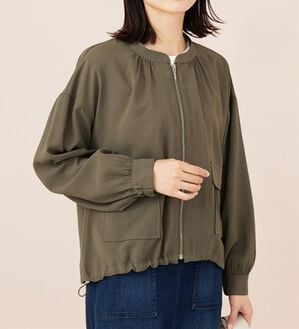 BELLUNA（ベルーナ）の「とろみ素材ポケットデザインブルゾン（ブルゾン）」｜カーキ