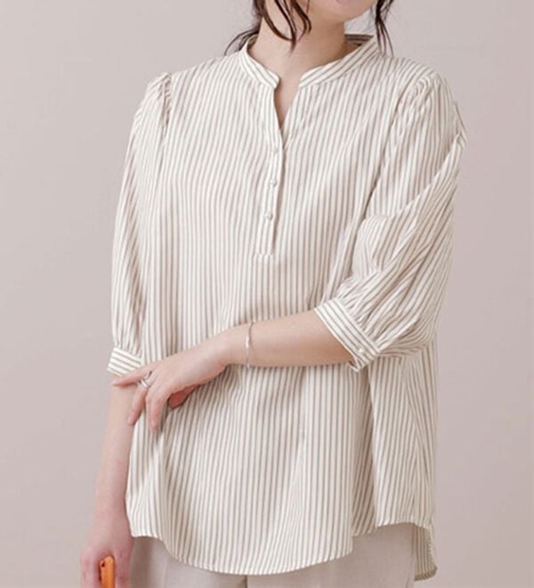 BELLUNA（ベルーナ）の「ストライプ素材パール使いブラウス（ブラウス）」｜オフ白ストライプ