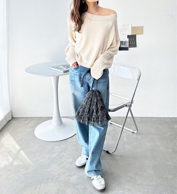 GeeRA（ジーラ）の「ショート丈オフショルニット（ニット・セーター）」｜詳細画像