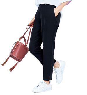 VINNO（ヴィノ）の「スリットクロップドテーパードパンツ（フルレングスパンツ）」｜ブラック