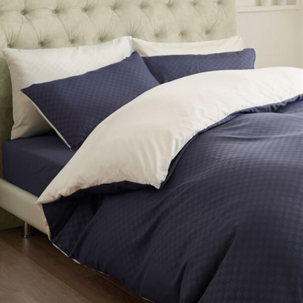 iellio（イエリオ）の「ホテルテイストリバーシブル布団カバーリング＜掛布団カバー・フィットシーツ・ボックスシーツ・枕カバー・１年中快適＞（敷布団カバー・シーツ）」｜ネイビー