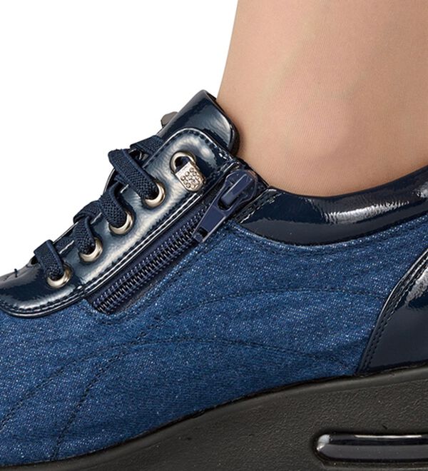 「煌めきストレッチ４Ｅ美脚見せエアシューズ（スニーカー）」｜詳細画像