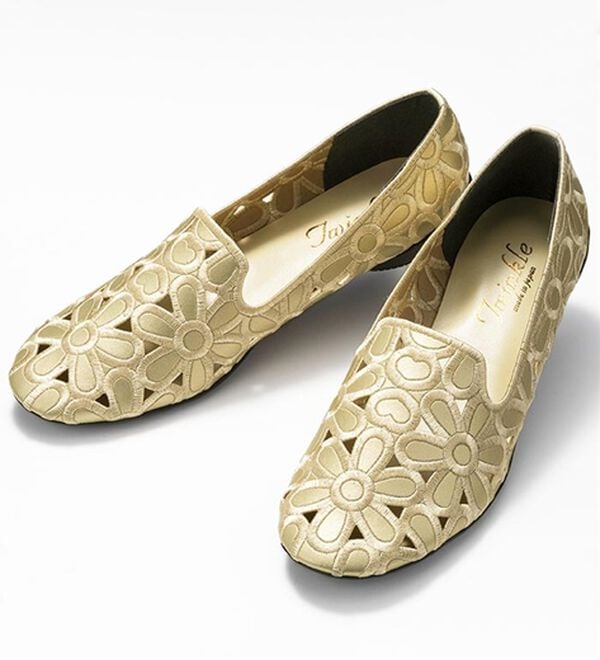 ルフラン（ルフラン）の「フワラーカッティングオペラシューズ（フラットシューズ）」｜ゴールド