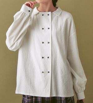 Viola e Viola（ヴィオラ エ ヴィオラ）の「さりげなく表面感を、綿１００%ダブルボタンブラウス（ブラウス）」｜オフホワイト