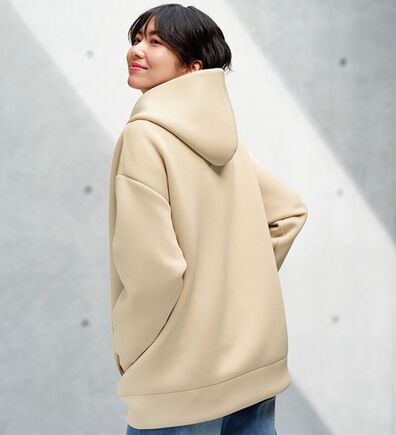 BELLUNA（ベルーナ）の「肩が疲れにくい！マシュマロ感覚ジップフーディー（ブルゾン）」